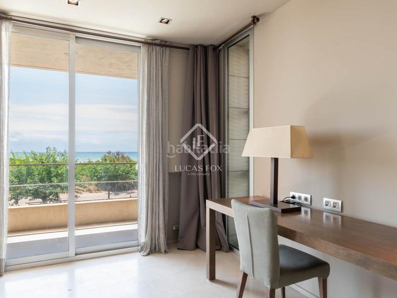 Foto 389e4743-4371-49f6-90a9-325383acfdfb. Alquiler chalet villa de 6 dormitorios en primera línea de mar en alquiler mar en Gavà