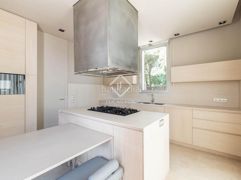 Foto 4f6ed31e-f86b-480d-b176-3451b0760e1e. Alquiler chalet villa de 6 dormitorios en primera línea de mar en alquiler mar en Gavà