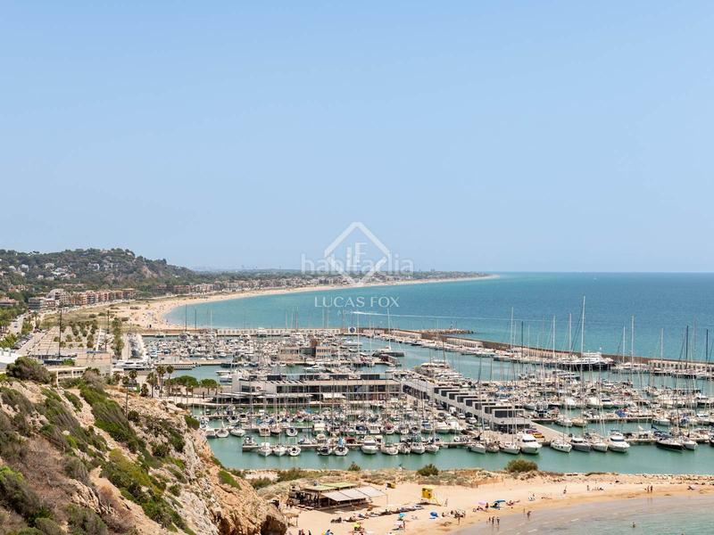 Foto 7785b68e-2a17-4c9d-ad6b-3d6fee45f1d1. Alquiler chalet villa de 6 dormitorios en primera línea de mar en alquiler mar en Gavà