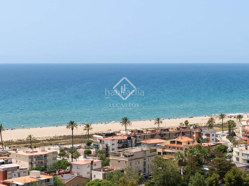 Foto 911443e4-0445-4124-97fb-965331d4e30f. Alquiler chalet villa de 6 dormitorios en primera línea de mar en alquiler mar en Gavà
