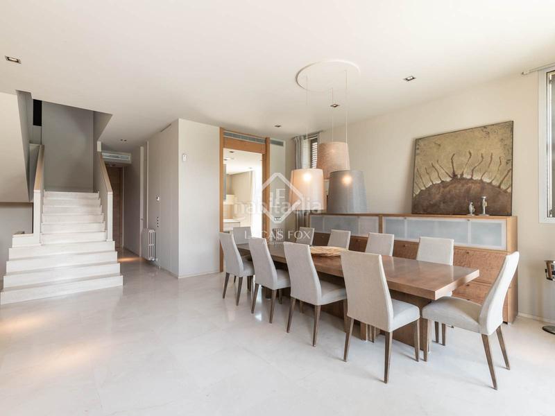 Foto af57e6e0-14e7-4b1e-a456-e5f750f79914. Alquiler chalet villa de 6 dormitorios en primera línea de mar en alquiler mar en Gavà