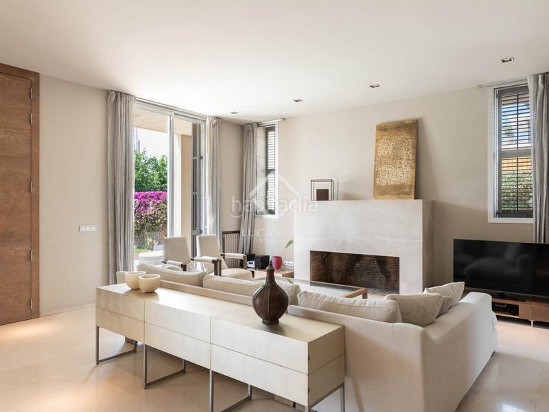 Foto bae289ee-89eb-4994-ac3c-4dee934388a2. Alquiler chalet villa de 6 dormitorios en primera línea de mar en alquiler mar en Gavà