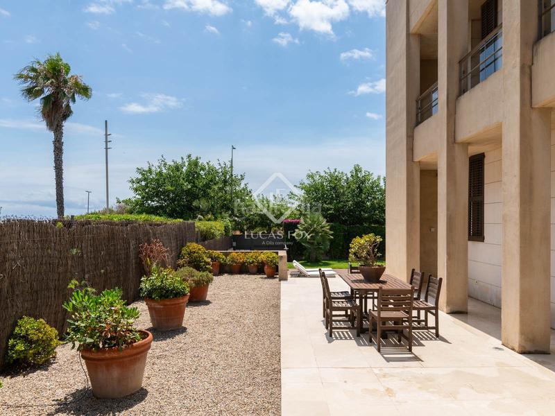 Foto c186064d-18fa-4c16-8461-f6767768e096. Alquiler chalet villa de 6 dormitorios en primera línea de mar en alquiler mar en Gavà