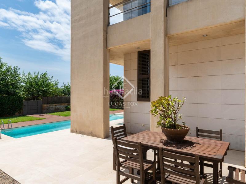 Foto ca30b26f-56c1-494b-a55b-6d7d284ff0a9. Alquiler chalet villa de 6 dormitorios en primera línea de mar en alquiler mar en Gavà