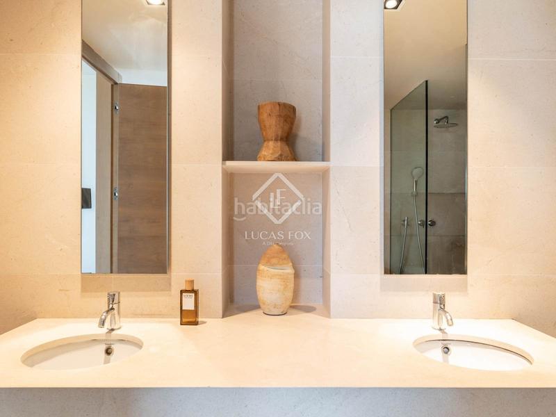 Foto ce10a9ea-30db-4262-a05d-12a6b5292270. Alquiler chalet villa de 6 dormitorios en primera línea de mar en alquiler mar en Gavà