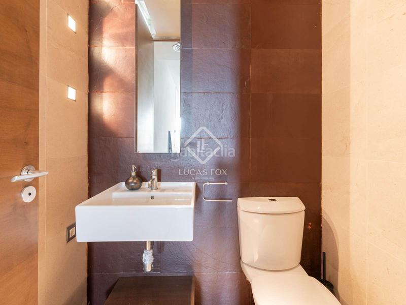 Foto eca856bd-2406-4554-857e-03a0ec2b11db. Alquiler chalet villa de 6 dormitorios en primera línea de mar en alquiler mar en Gavà