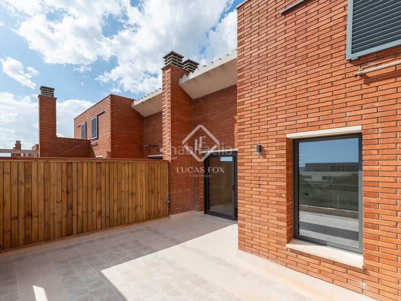 Foto 4b5d07fb-3120-4394-89e7-9729b2ea8ae5. Alquiler chalet luminosa casa adosada de 4 dormitorios en alquiler mar, a solo un minuto a pie del mar en Gavà