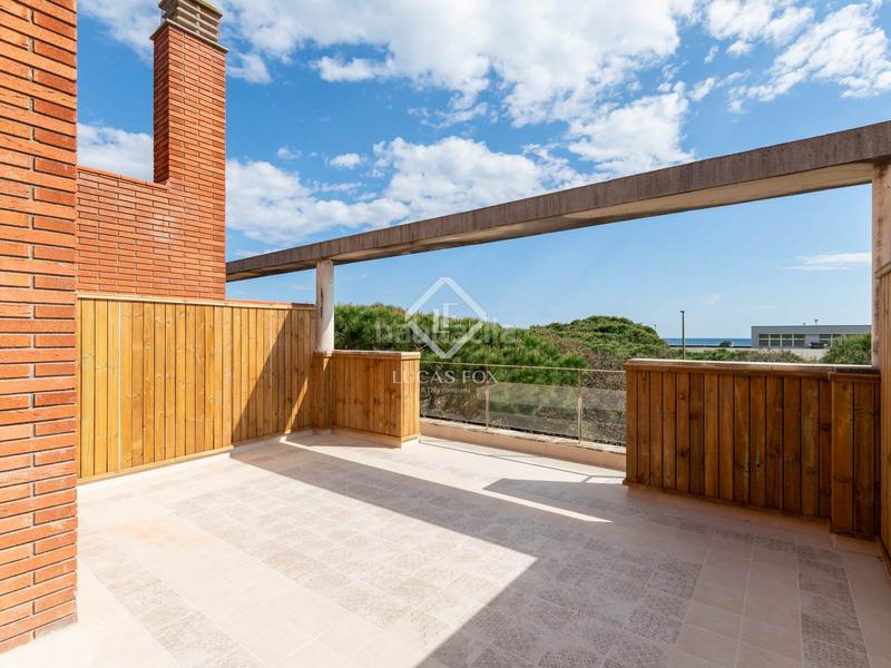 Foto 5af03bb1-63d5-41d9-a09f-2181581d7d1f. Alquiler chalet luminosa casa adosada de 4 dormitorios en alquiler mar, a solo un minuto a pie del mar en Gavà
