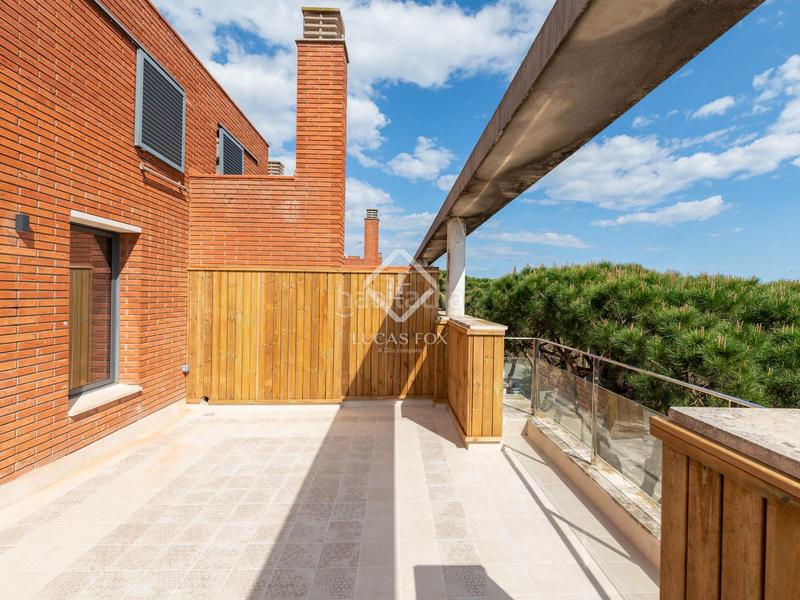 Foto 9da9f401-f885-496b-8e57-03f2f05628b1. Alquiler chalet luminosa casa adosada de 4 dormitorios en alquiler mar, a solo un minuto a pie del mar en Gavà