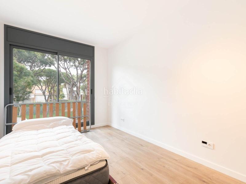 Foto bacdc0dd-0cc4-4868-a483-996fdf0e66c8. Alquiler chalet luminosa casa adosada de 4 dormitorios en alquiler mar, a solo un minuto a pie del mar en Gavà