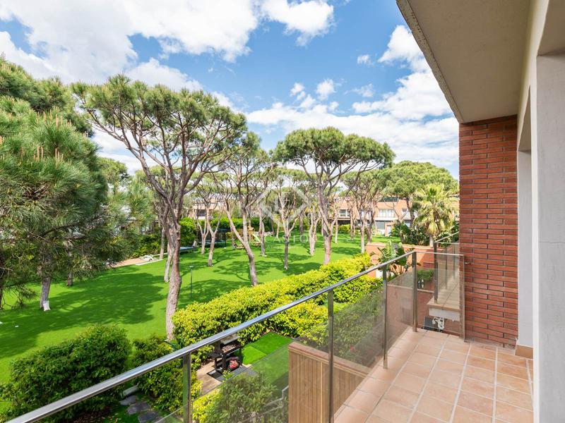 Foto 39d137d1-f3c4-4576-a784-974163d93a65. Rent chalet with heating parking pool in Gava Mar Gavà