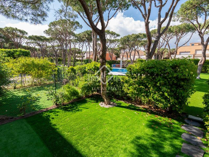 Foto db916fdc-43b8-4e6b-8938-f69264ad8775. Rent chalet with heating parking pool in Gava Mar Gavà