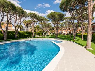 Rent Chalet in Gava Mar. Luminosa casa adosada de 4 dormitorios en alquiler en gavà mar,