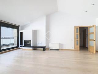 Pis a Els Vilars dEngordany. Excelente piso de 189 m con terraza de 27 m en venta en el centr