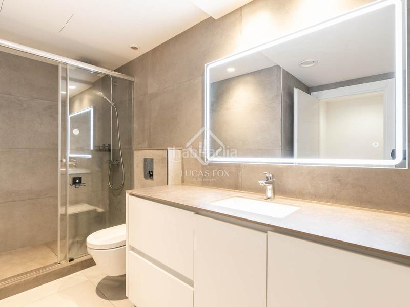 Foto 26f4bef5-dc80-45e6-a8a1-7134645b1ac9. Piso moderno piso dúplex con terraza, plaza de aparcamiento y trastero incluidos en venta en Castelldefels