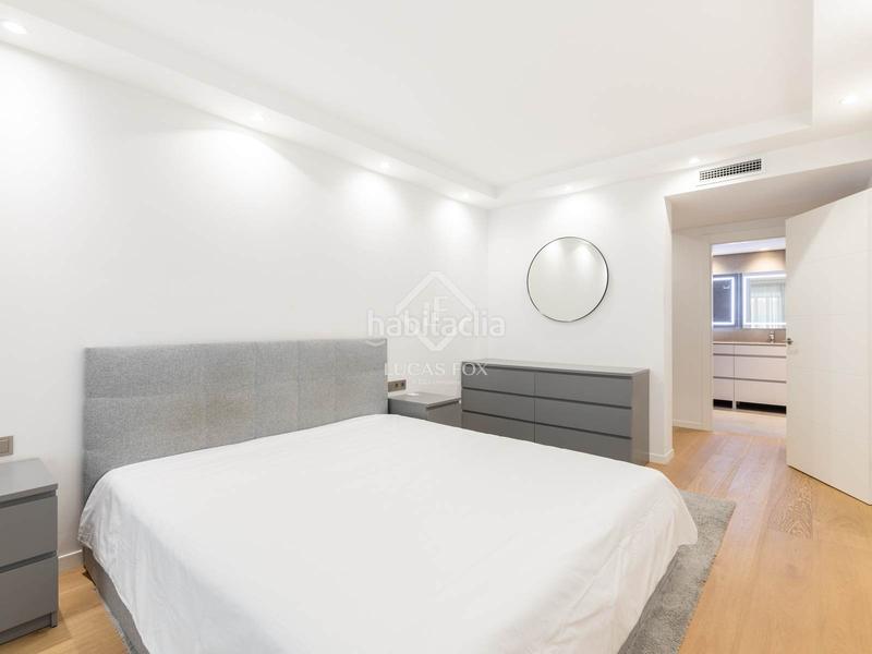 Foto 2b12cbe7-b48e-400f-b0ef-c6c0217ea431. Piso moderno piso dúplex con terraza, plaza de aparcamiento y trastero incluidos en venta en Castelldefels