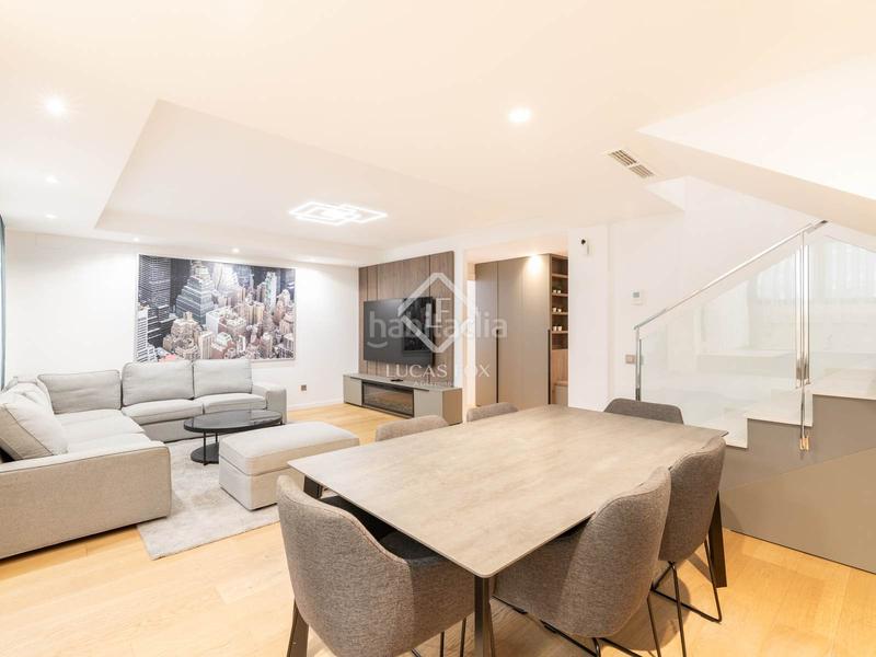 Foto 35c3dd1e-aa2d-40a8-804d-ff9793f11cb1. Piso moderno piso dúplex con terraza, plaza de aparcamiento y trastero incluidos en venta en Castelldefels