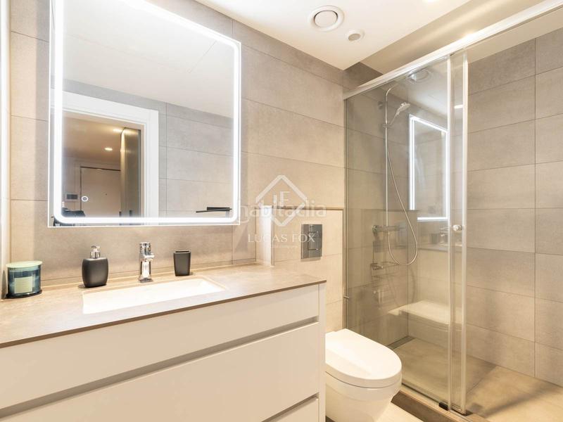 Foto 3e7bd7c6-b318-4f6c-b6ef-e50297885bb3. Piso moderno piso dúplex con terraza, plaza de aparcamiento y trastero incluidos en venta en Castelldefels