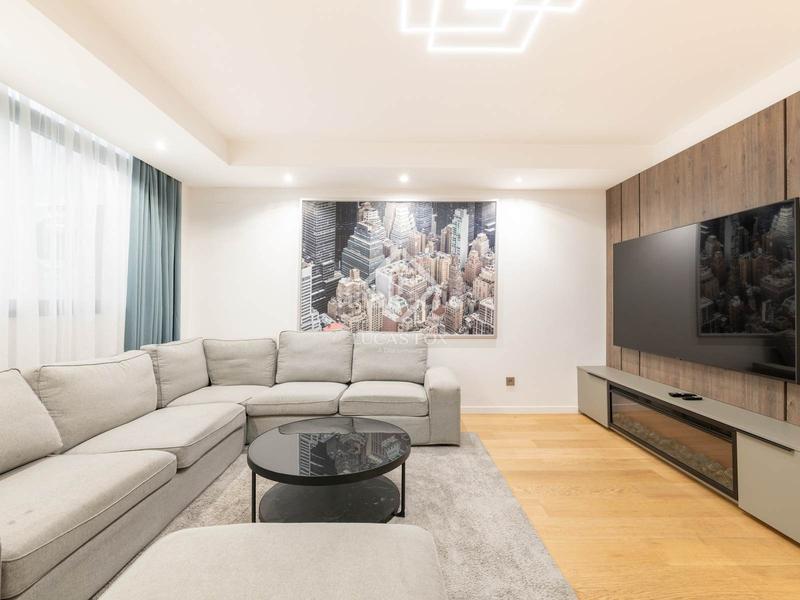 Foto 759aa75b-b069-409e-88e0-26ed108a207f. Piso moderno piso dúplex con terraza, plaza de aparcamiento y trastero incluidos en venta en Castelldefels