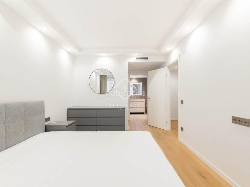 Foto 7d27e4c6-33d7-4ab9-b61f-906b11e6da4f. Piso moderno piso dúplex con terraza, plaza de aparcamiento y trastero incluidos en venta en Castelldefels