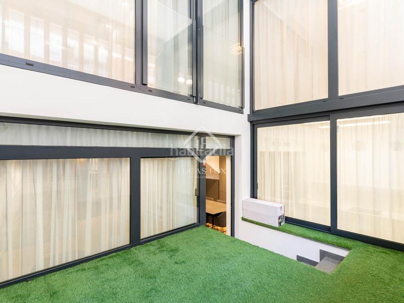 Foto a3ff527a-b793-466f-a30c-667123fd80d8. Piso moderno piso dúplex con terraza, plaza de aparcamiento y trastero incluidos en venta en Castelldefels