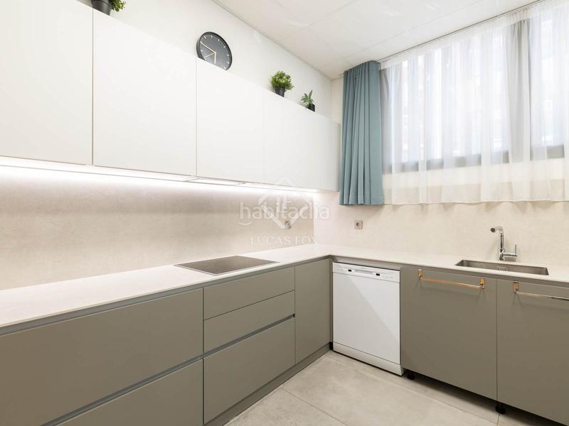 Foto af134e39-7b9e-4972-a7b1-10997579fc1d. Piso moderno piso dúplex con terraza, plaza de aparcamiento y trastero incluidos en venta en Castelldefels