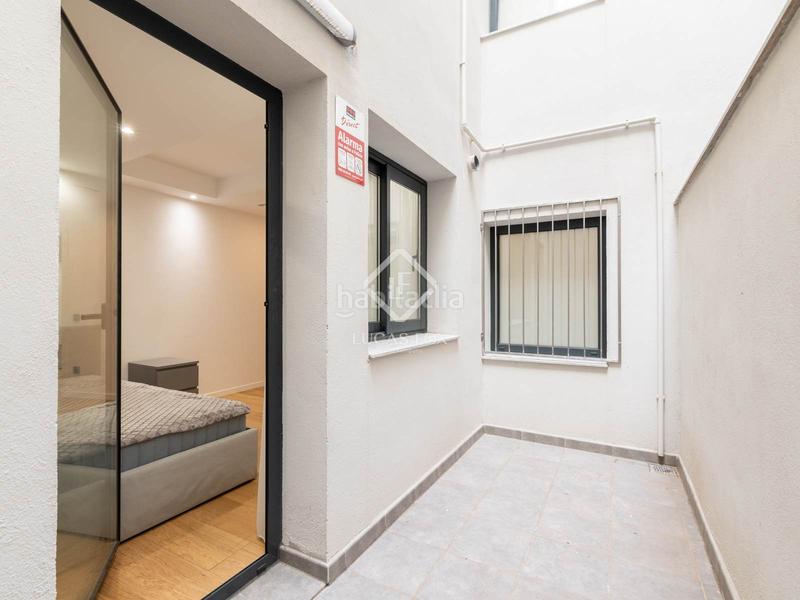 Foto bd6dbaca-b078-49a0-8775-e6165b93da6d. Piso moderno piso dúplex con terraza, plaza de aparcamiento y trastero incluidos en venta en Castelldefels