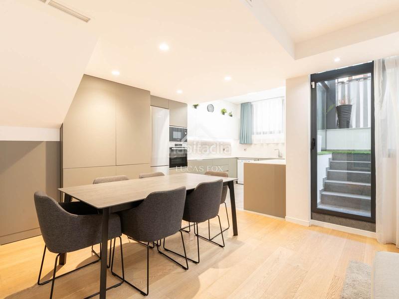 Foto d2d8b250-3248-475c-9a53-ba1b80a4d85e. Piso moderno piso dúplex con terraza, plaza de aparcamiento y trastero incluidos en venta en Castelldefels