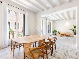Appartement à St. Pere - Sta. Caterina - El Born. En venta exclusivo piso reformado de tres dormitorios en el born