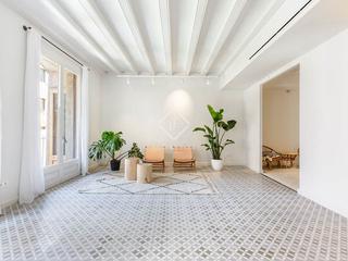 Piso en St. Pere - Sta. Caterina - El Born. En venta exclusivo piso reformado de tres dormitorios en el born