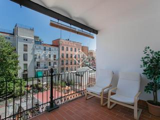 Lloguer Pis a Raval. En alquiler piso renovado con terraza en el raval