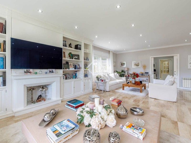 Foto 3020b4e0-ebd0-4ed7-bed2-5615f6d99888. Xalet amb calefacció aparcament piscina a Teià