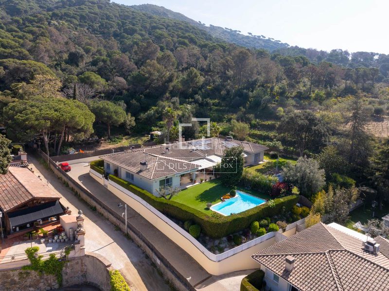 Foto ac0b9b62-0dee-4497-bd67-c72ac2b88b2f. Xalet amb calefacció aparcament piscina a Teià