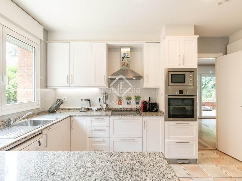 Foto 48d49b84-38c2-429d-b49d-370c5d3d9a16. Chalet casa en venta cerca de la playa en una zona tranquila mar, barcelona en Gavà