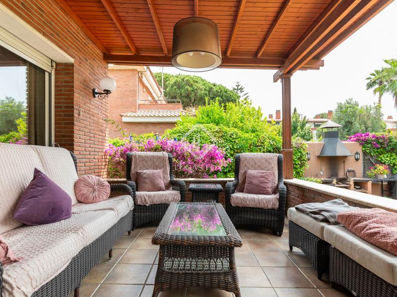Foto b6cd01de-1b71-4498-a53a-95d4ce0da37f. Chalet casa en venta cerca de la playa en una zona tranquila mar, barcelona en Gavà