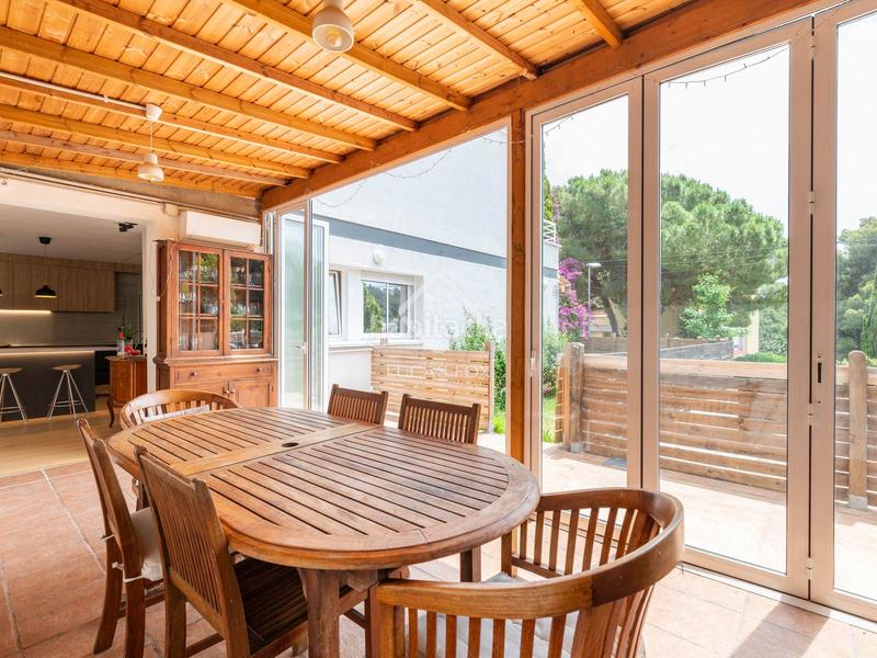 Foto 35e7c7a3-f7a4-4d5b-9596-7a32e1b373c8. Chalet casa en excelentes condiciones de 3 dormitorios en venta en ratpenat en Sitges