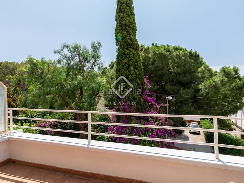 Foto 8ccee44b-6259-4a09-bf5b-9d7c495f3e2e. Chalet casa en excelentes condiciones de 3 dormitorios en venta en ratpenat en Sitges