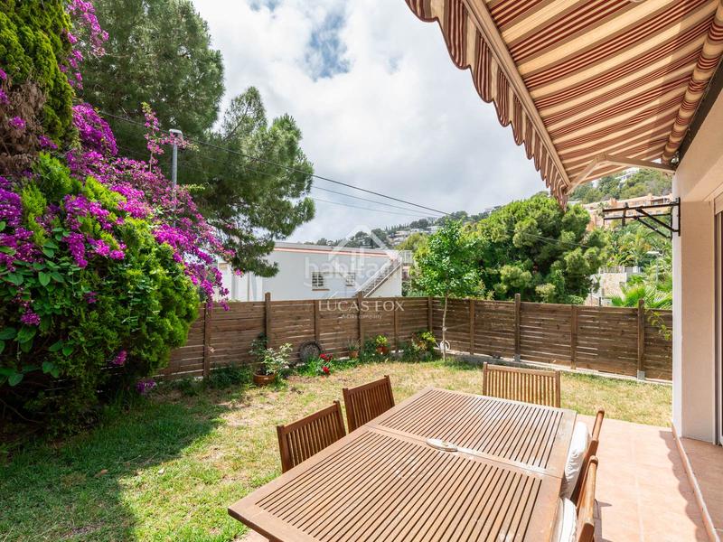 Foto a56d6f9d-e0ea-4210-b676-98de51611291. Chalet casa en excelentes condiciones de 3 dormitorios en venta en ratpenat en Sitges