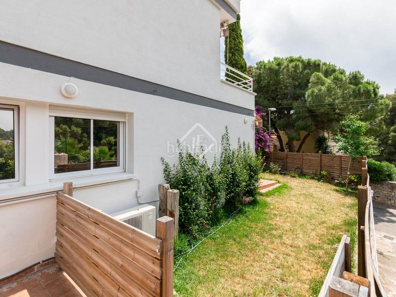 Foto d27775df-ee13-485d-8192-27cd60f252df. Chalet casa en excelentes condiciones de 3 dormitorios en venta en ratpenat en Sitges