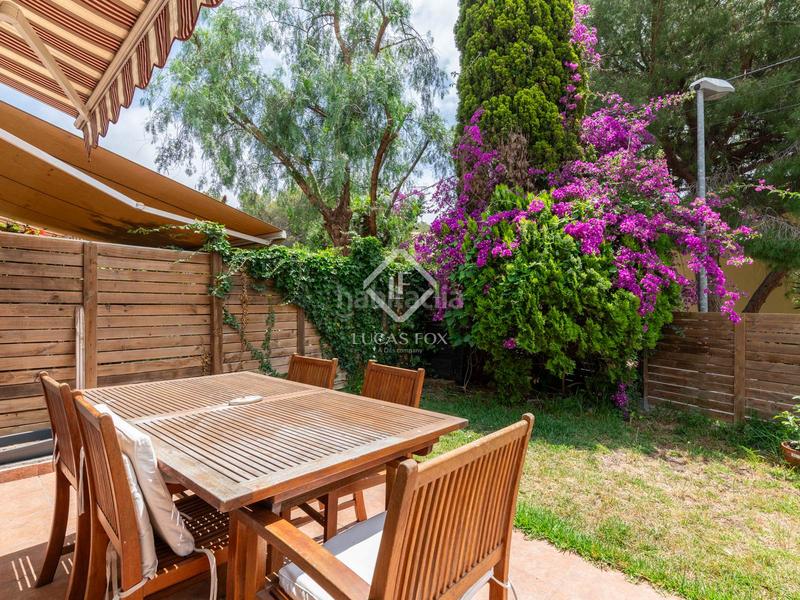 Foto f44d7975-d907-42fc-9a2e-fb18fe96e793. Chalet casa en excelentes condiciones de 3 dormitorios en venta en ratpenat en Sitges