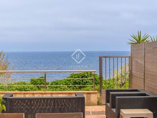 Appartement à El Pedró. Precioso piso con terraza en venta en primera línea de mar en el