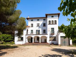 Masia a Alella. Casa rural de 10 dormitorios con 27,090m de jardn en venta en a
