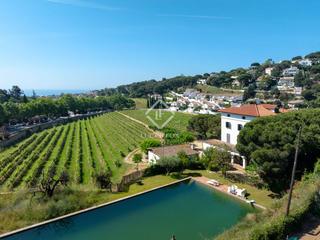 Masia a Alella. Casa rural de 10 dormitorios con 27,090m de jardín en venta en a