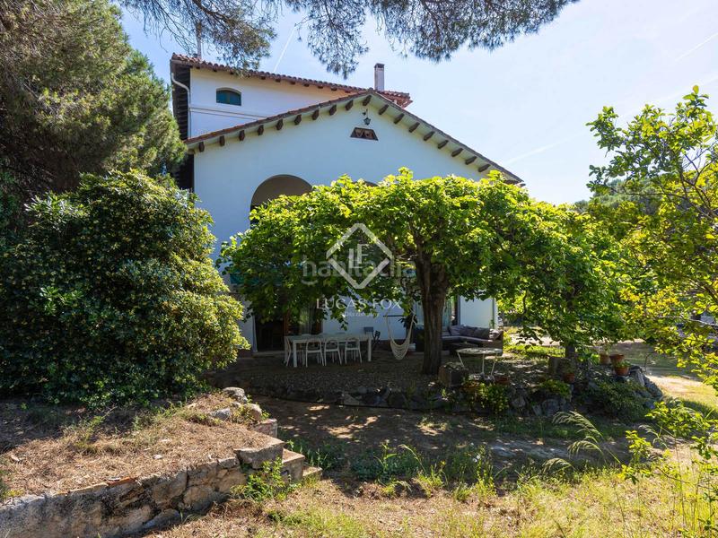 Foto e302256e-5384-434d-b38f-bceb3cc28b65. Masía casa rural de 10 dormitorios con 27,090m de jardín en venta , barcelona en Alella