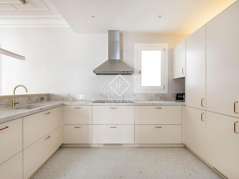 Foto fe3e93a0-3c6f-42c8-b886-e6cdef5acd08. Piso  en venta completamente renovado con 3 dormitorios en suite y vistas despejadas en sant gervasigalvany. en Barcelona