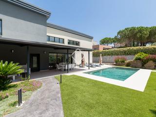 Xalet a Begues. Casa en excelentes condiciones de 8 dormitorios en venta en begu