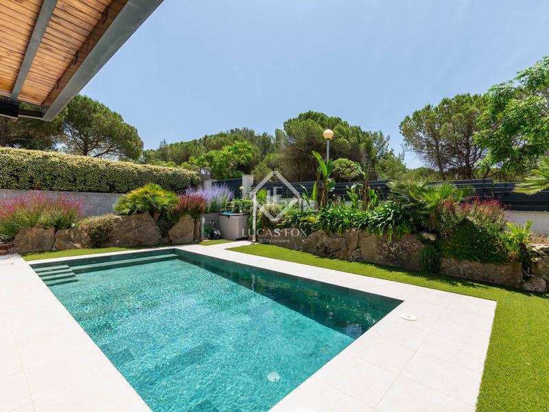 Foto 0f8ada68-0f02-46ab-a810-90c718109364. Chalet casa en excelentes condiciones de 8 dormitorios en venta en Begues