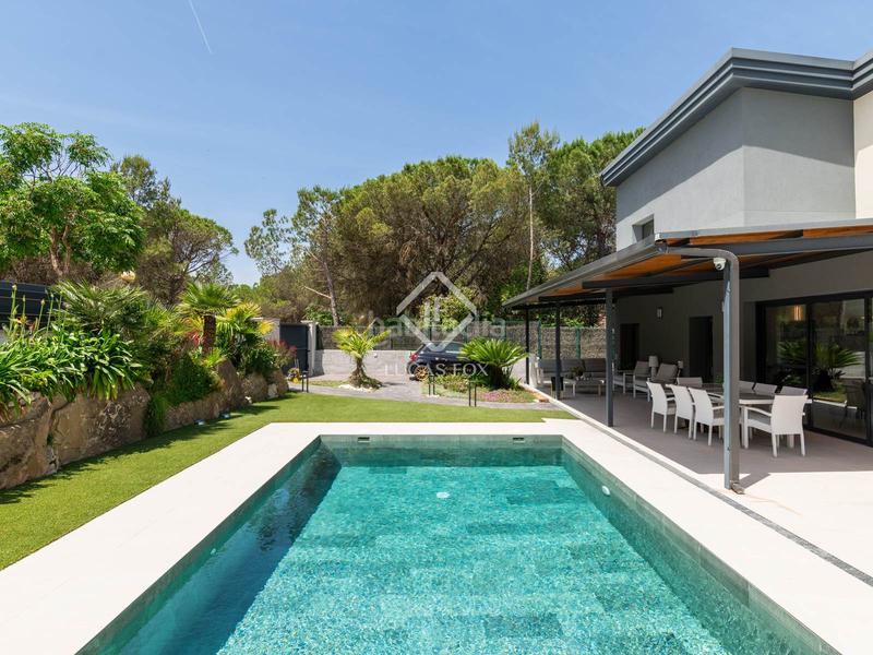 Foto 1ee8ea7a-bca1-4546-b014-b411fe154d51. Chalet casa en excelentes condiciones de 8 dormitorios en venta en Begues