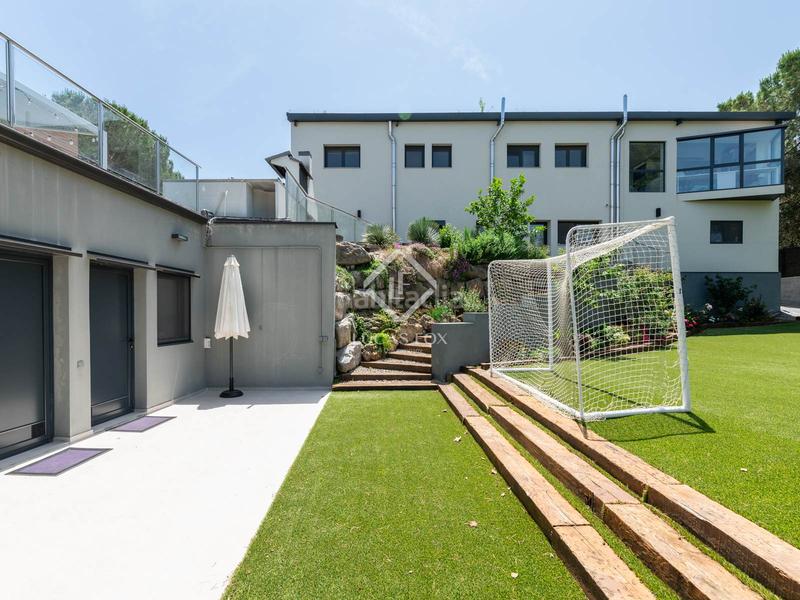 Foto 5ed6b438-3082-4d92-967c-d0a633fe7cff. Chalet casa en excelentes condiciones de 8 dormitorios en venta en Begues