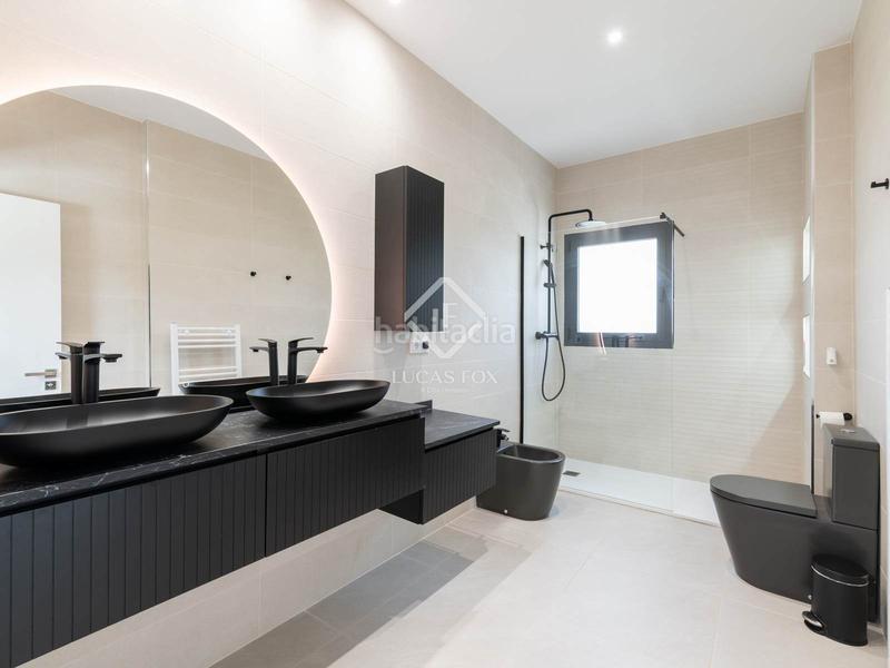 Foto 8c1a2690-d6c1-4809-85d8-682268db4a49. Chalet casa en excelentes condiciones de 8 dormitorios en venta en Begues